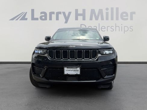 Used 2023 Jeep Grand Cherokee Laredo AWD/4WD image 8