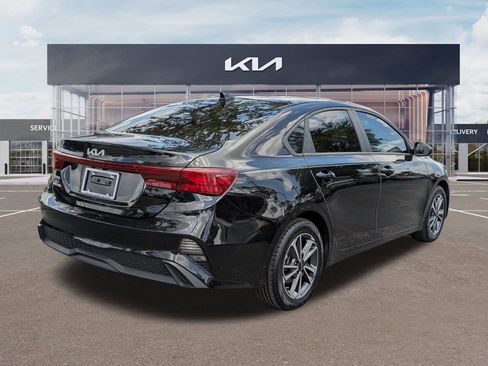 Certified 2023 Kia Forte LXS FWD image 4