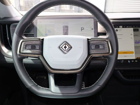 Used 2023 Rivian R1S Launch Edition image 12