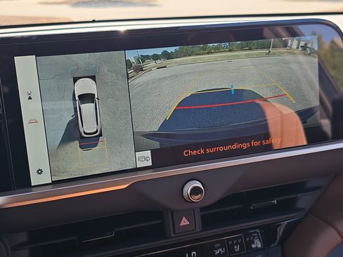 Used 2025 Toyota Crown Signia w/ Advanced Technology Package image 25