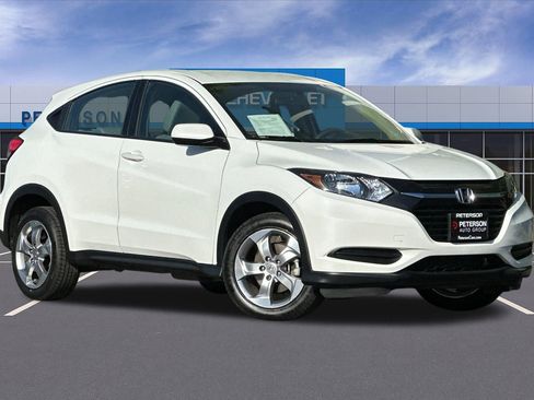 Used 2017 Honda HR-V LX image 2