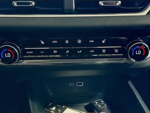 New 2026 Chevrolet Equinox LT w/ Convenience Package II FWD image 17