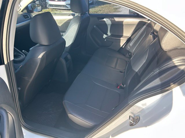 Used 2017 Volkswagen Jetta SE FWD image 6