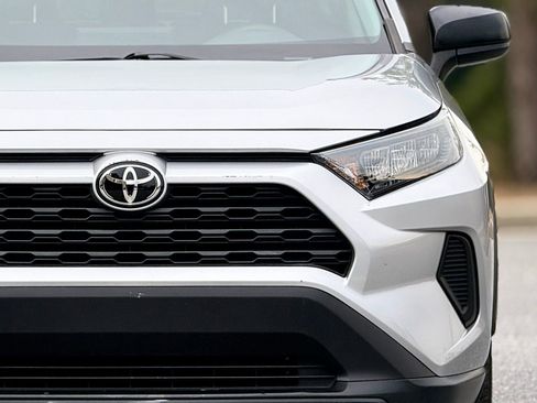 Used 2021 Toyota RAV4 LE image 14