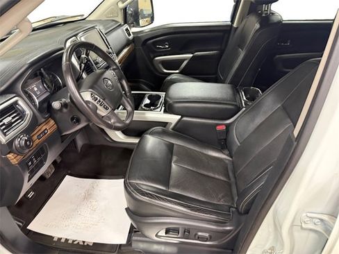 Used 2020 Nissan Titan SL w/ Moonroof Package image 9