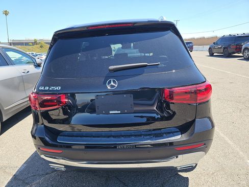 Used 2024 Mercedes-Benz GLB 250 image 8