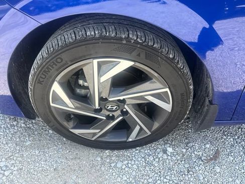 Used 2025 Hyundai Elantra Sport FWD image 11