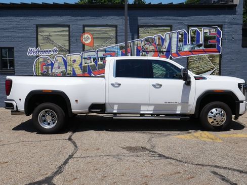 Used 2026 GMC Sierra 3500 Denali w/ Denali Reserve Package AWD/4WD image 36