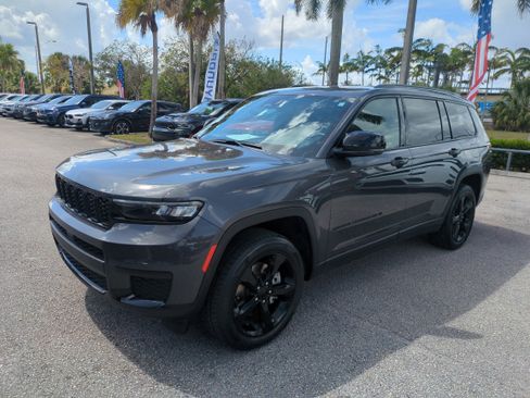 Certified 2023 Jeep Grand Cherokee L Laredo image 9