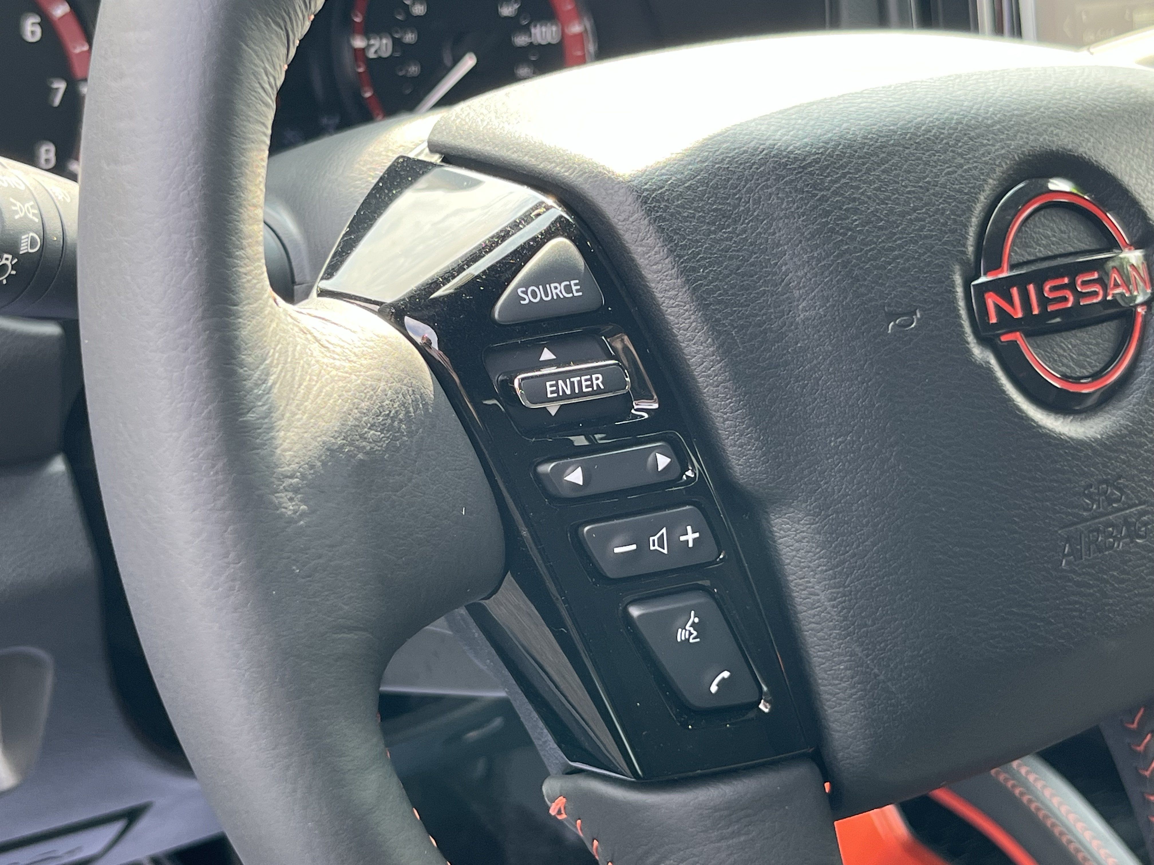 Used 2025 Nissan Frontier PRO-4X AWD/4WD image 24