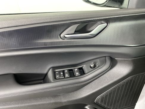 New 2025 Jeep Grand Cherokee Altitude image 14