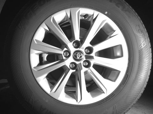 Used 2025 Toyota Grand Highlander FWD image 14