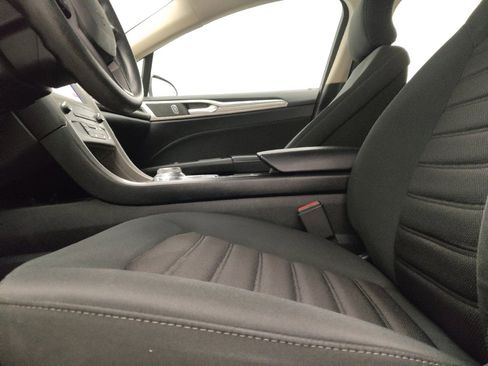 Used 2019 Ford Fusion SE FWD image 17