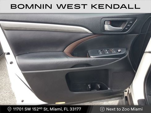 Used 2017 Toyota Highlander Limited image 23