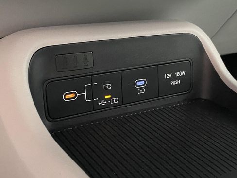 Used 2025 Hyundai Kona SEL FWD image 28