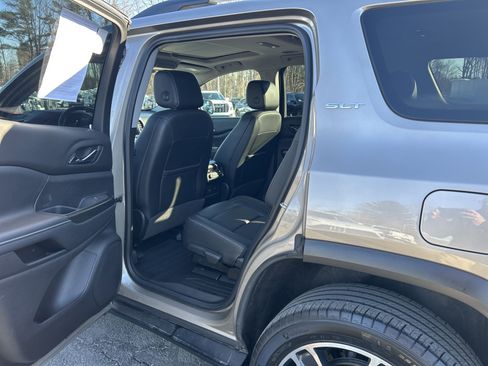 Used 2022 GMC Acadia SLT w/ Technology Package image 11