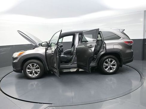 Used 2015 Toyota Highlander XLE AWD/4WD image 43