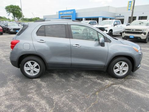Used 2019 Chevrolet Trax LT w/ LT Convenience Package FWD image 6