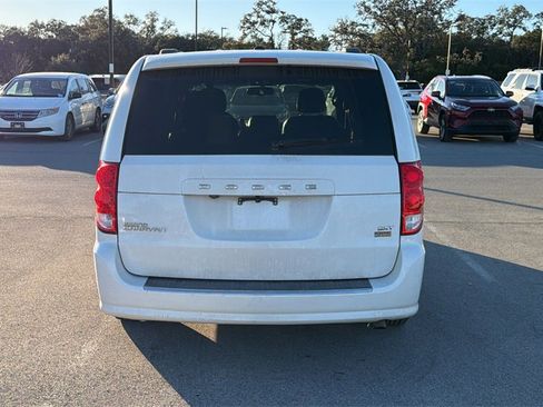 Used 2017 Dodge Grand Caravan SXT image 6