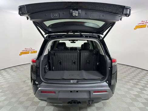 New 2026 Nissan Pathfinder Platinum image 5