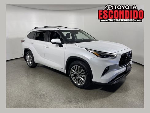 Used 2024 Toyota Highlander Platinum image 1