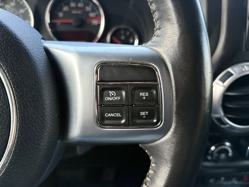 Used 2016 Jeep Wrangler Unlimited Rubicon image 24