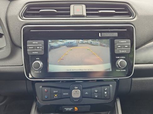 Used 2018 Nissan Leaf SV w/ SV Technology Package FWD image 12
