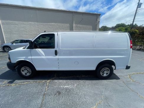 Used 2021 Chevrolet Express 2500 w/ Driver Convenience Package RWD image 3