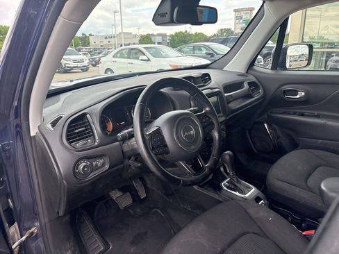 Used 2018 Jeep Renegade Altitude AWD/4WD image 10