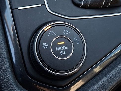 Used 2021 Volkswagen Tiguan SE R-Line image 24