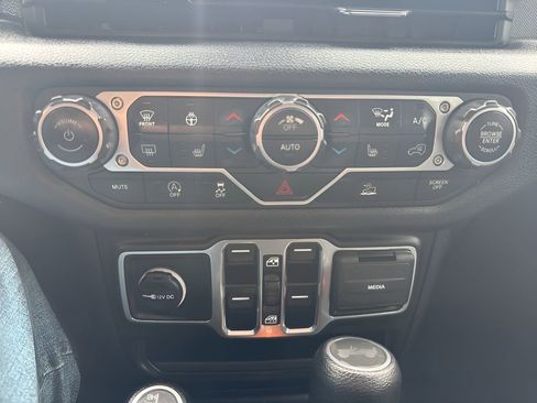 Used 2024 Jeep Wrangler Sport S AWD/4WD image 32