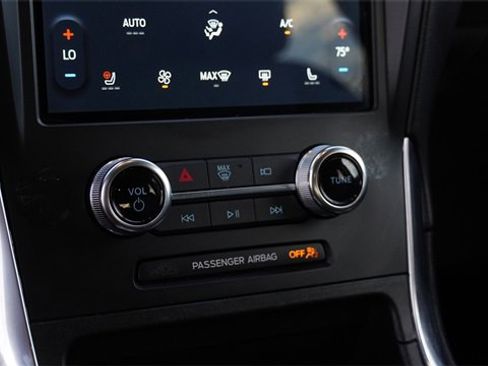 Used 2024 Ford Edge Titanium image 26