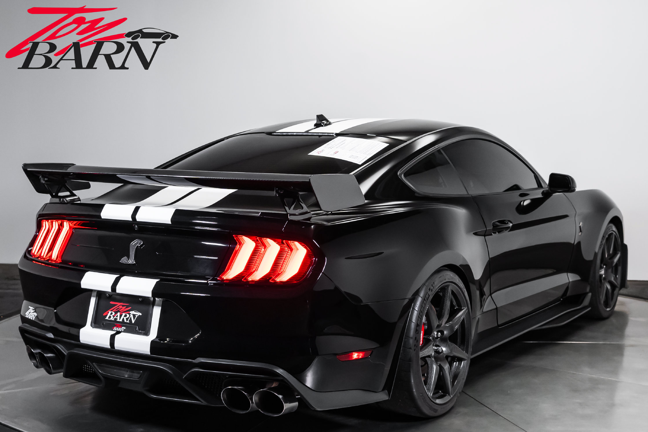 Used 2021 Ford Mustang Shelby GT500 w/ Carbon Fiber Track Pack RWD image 5