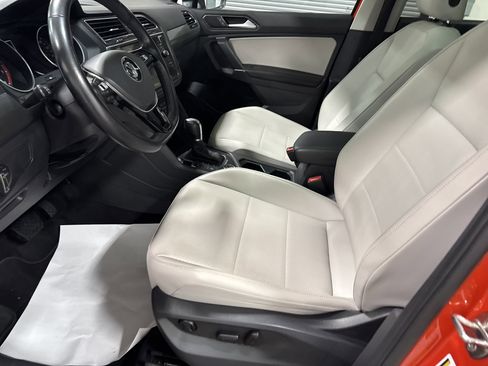 Used 2018 Volkswagen Tiguan SE w/ Panoramic Sunroof Package AWD/4WD image 13