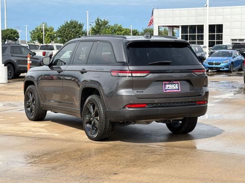 Used 2022 Jeep Grand Cherokee Altitude AWD/4WD image 8