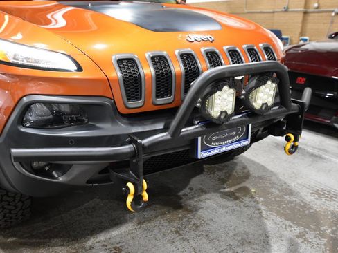 Used 2015 Jeep Cherokee Trailhawk w/ Comfort/Convenience Group AWD/4WD image 4