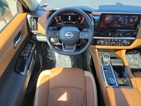 New 2026 Nissan Pathfinder Platinum AWD/4WD image 17