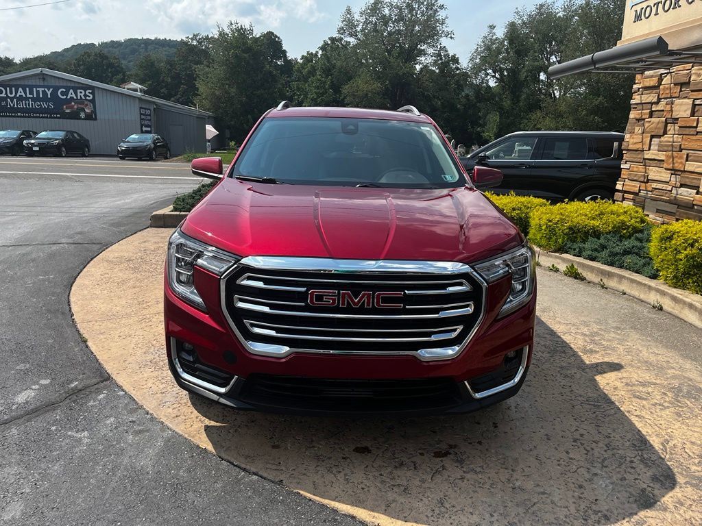 Used 2023 GMC Terrain SLT AWD/4WD image 2