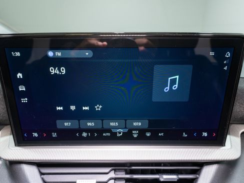 Used 2025 Ford Explorer ST-Line image 18