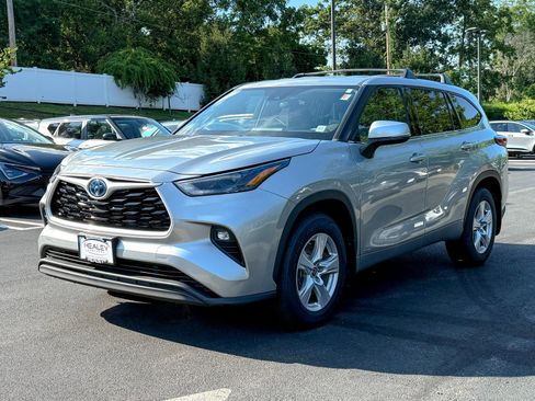 Used 2022 Toyota Highlander LE image 5
