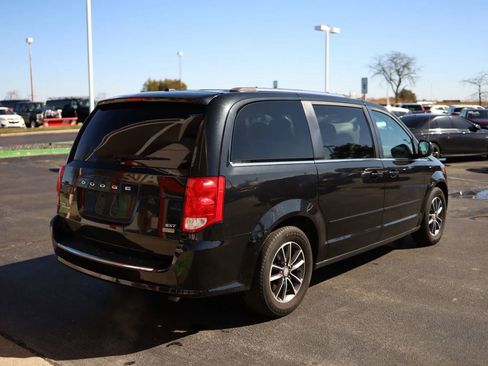 Used 2017 Dodge Grand Caravan SXT image 5