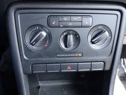 Used 2013 Volkswagen Beetle TDI image 21