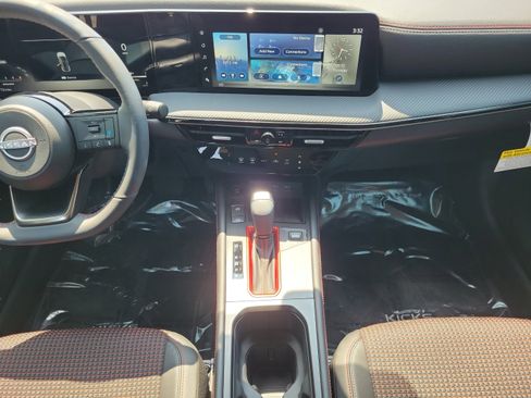 New 2025 Nissan Kicks SR FWD image 15
