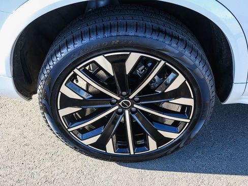 Used 2026 Volvo XC90 B5 Plus w/ Protection Package AWD/4WD image 14