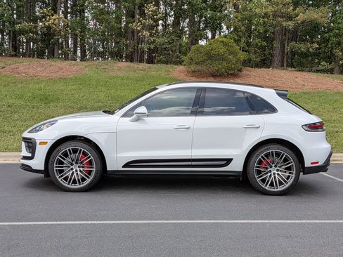 Certified 2025 Porsche Macan S AWD/4WD image 2