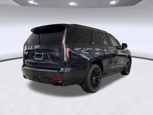 Used 2023 Cadillac Escalade Sport Platinum w/ Heavy-Duty Trailer Package AWD/4WD image 8