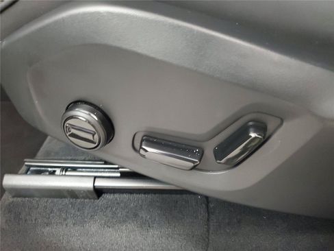 Certified 2026 Volvo XC90 B6 Plus AWD/4WD image 18