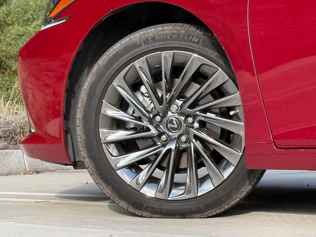 Certified 2025 Lexus ES 300h w/ Accessory Package (Z2) FWD image 7