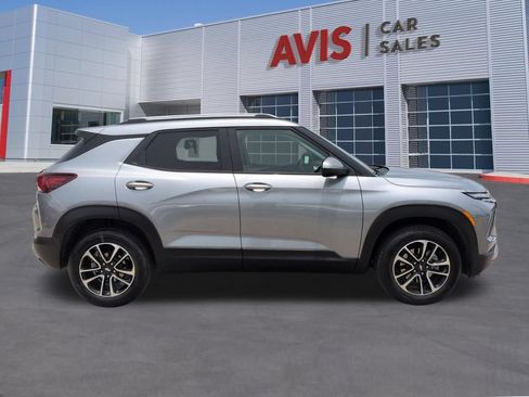 Used 2025 Chevrolet TrailBlazer LT AWD/4WD image 5