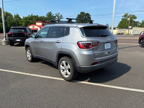 Used 2018 Jeep Compass Latitude w/ Popular Equipment Group AWD/4WD image 3